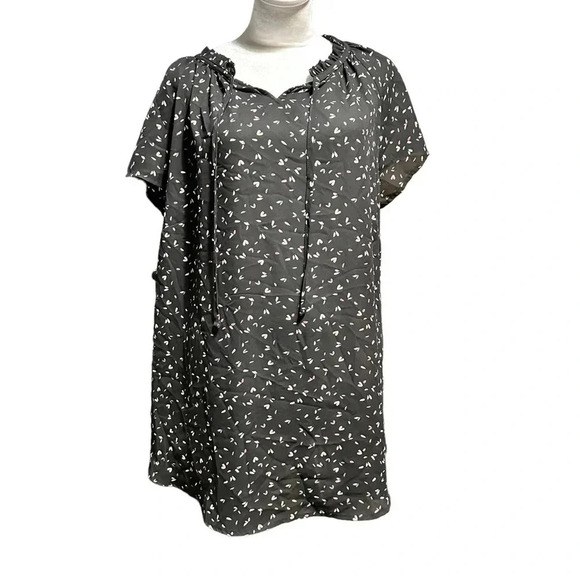 Croft & Barrow women's 1X black with pink sheer hearts short sleeve blouse - Picture 1 of 5